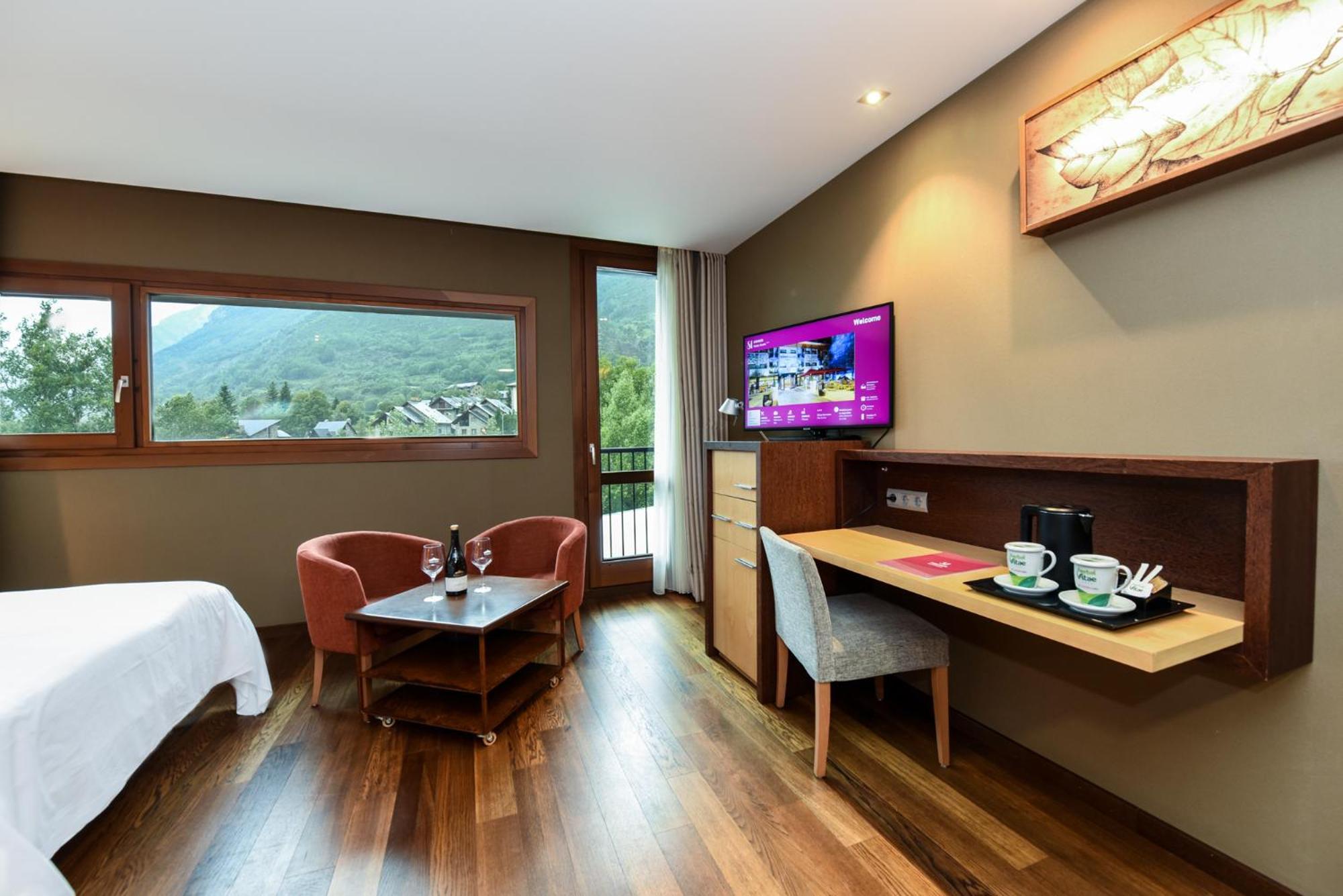 Sommos Hotel Aneto Бенаске Екстер'єр фото