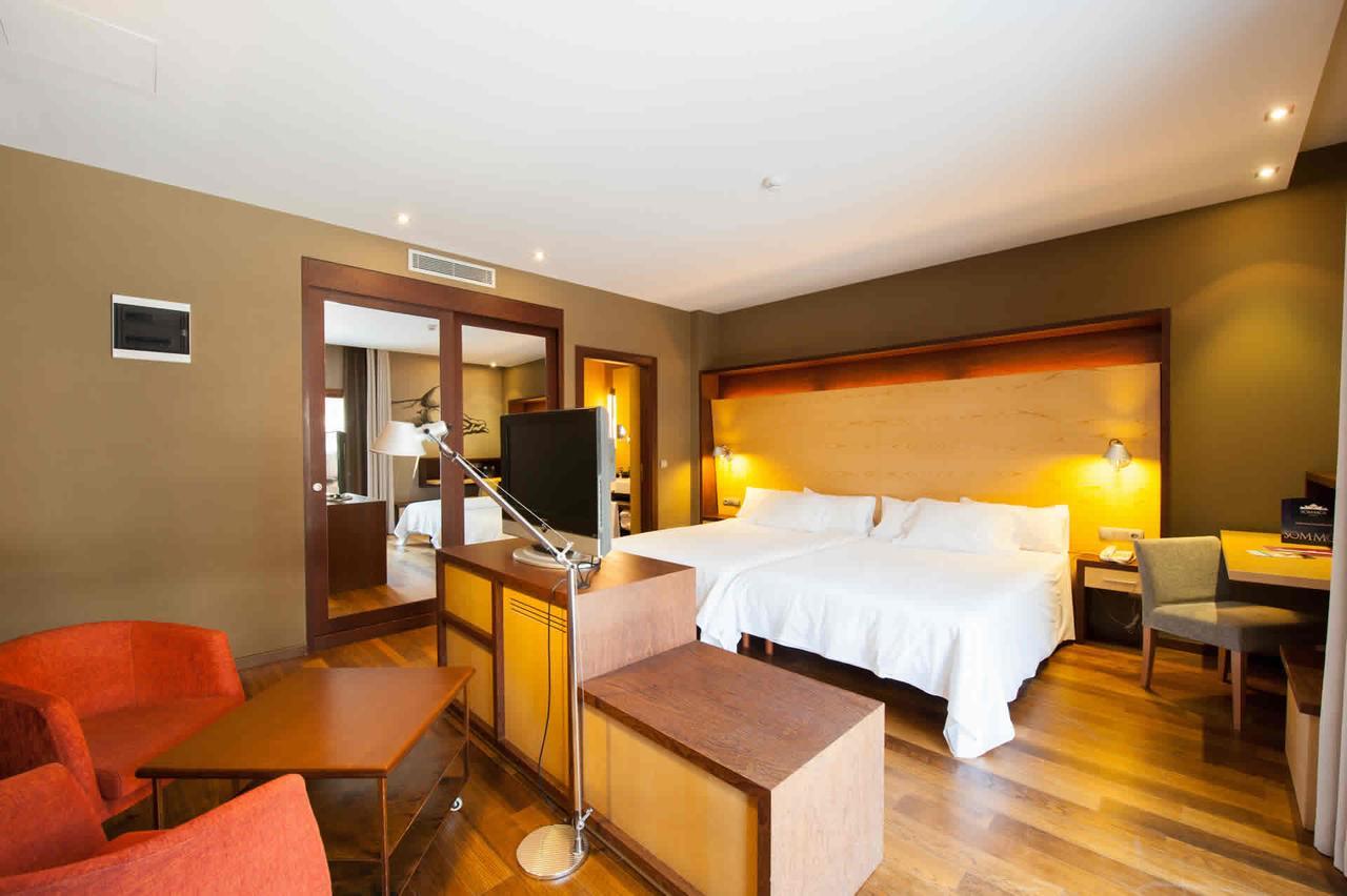 Sommos Hotel Aneto Бенаске Екстер'єр фото